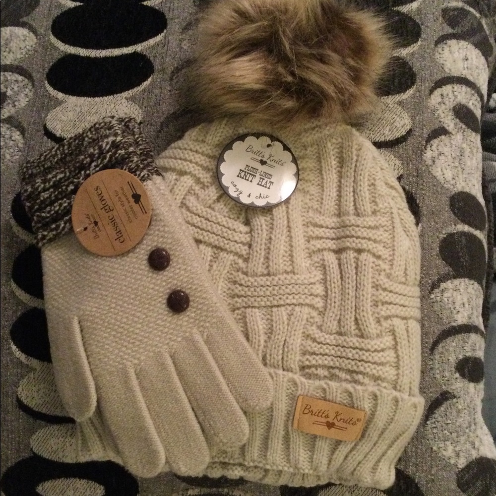 🔥🔥🤩🤩 Britt’s Knit’s Classic Beanie Hat and Gloves 🧤🔥🔥